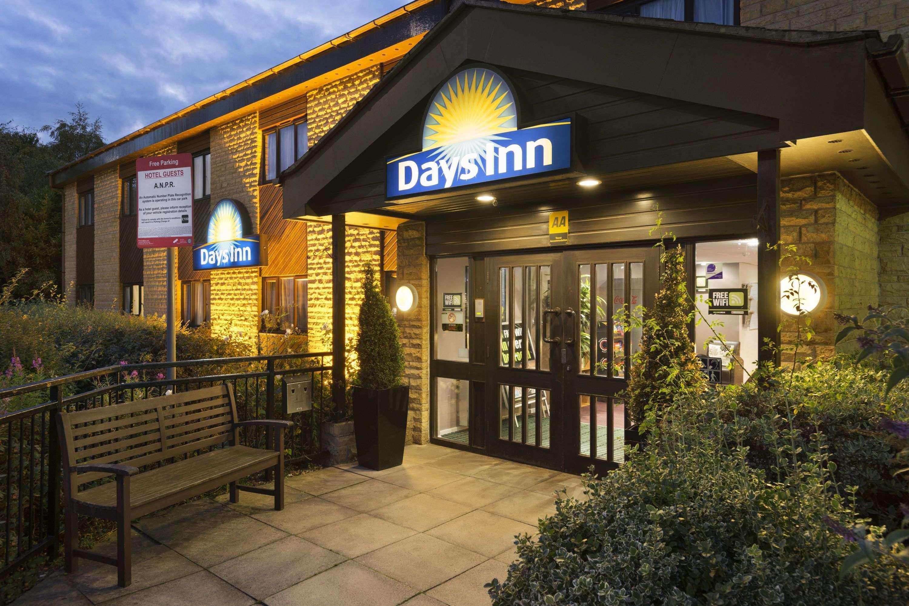 Days Inn Bradford M62 Exteriör bild